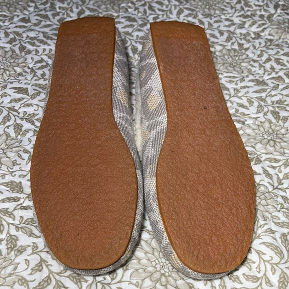 Rothy’s Cozy Gray and Cream Slip-On slippers - Size 7 - Picture 6 of 7